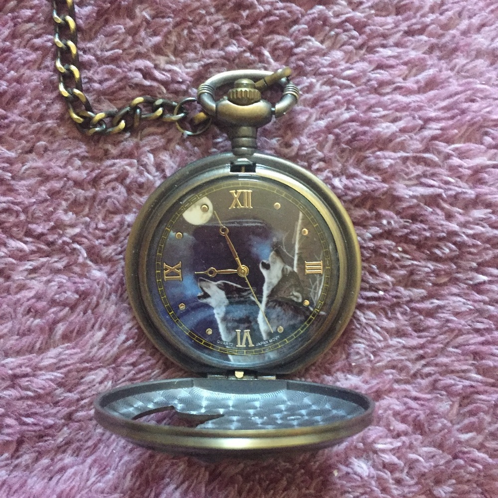Pocket watch! Wolf theme, NWT wilderness inspired